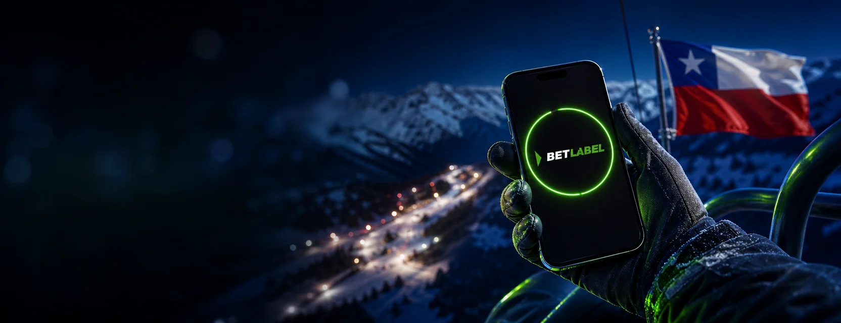 Mano con guante que sostiene un celular en una telesilla sobre las pistas nevadas de los Andes, con el logo de BetLabel en un anillo de instalación
